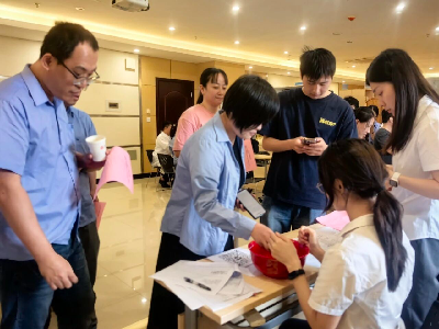 情满中秋 关爱相伴｜福建船政工会开展中秋博饼暨健康筛查活动